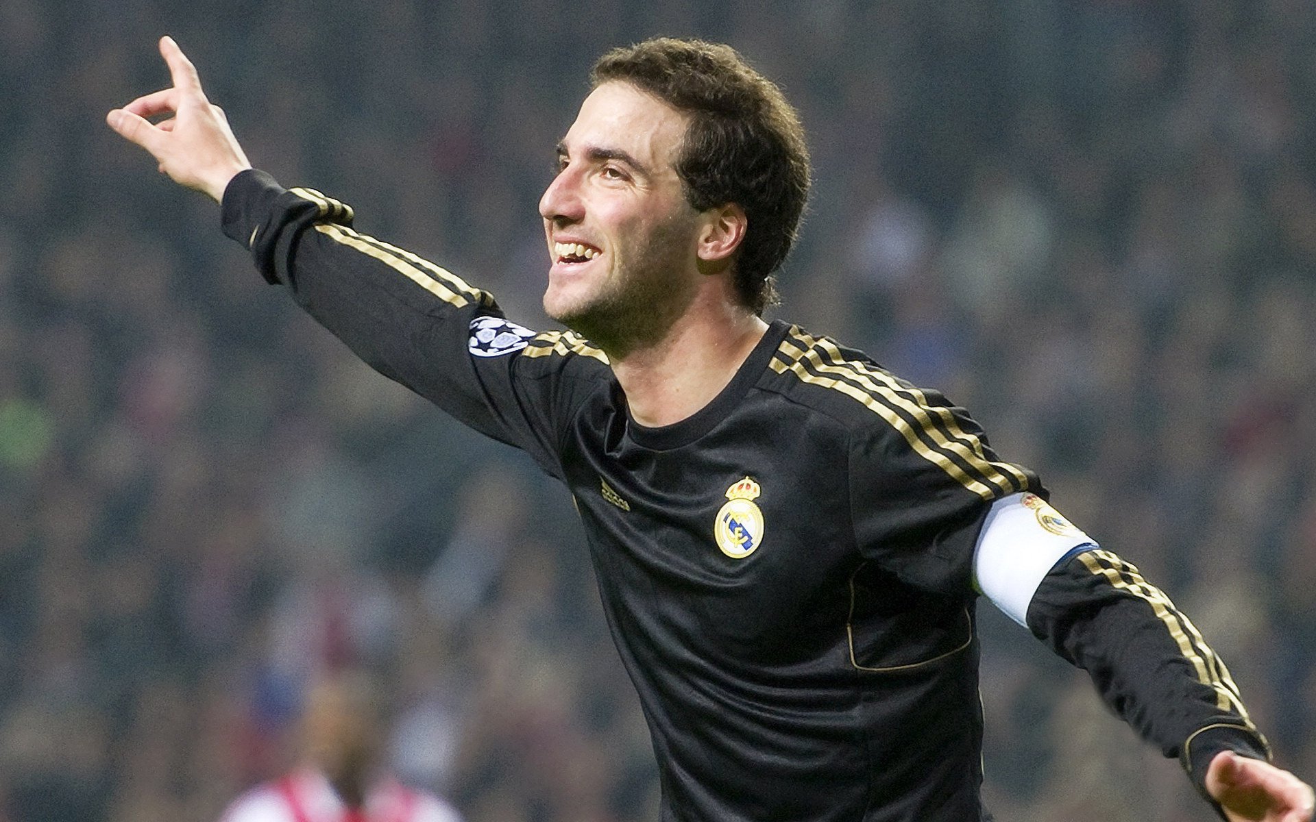 “法甲强队纷争不断，争夺冠军进入最后冲刺”，法甲冲突